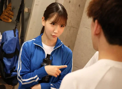 nhóm bạn trong câu lạc bộ bóng đá quan hệ qua đường miệng và âm đạo với cô gái xinh
