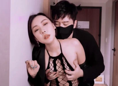 Cô vợ bán thân cho sếp để trả món nợ của chồng