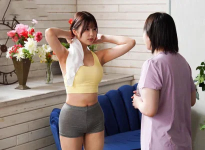 Cô gái trẻ đẹp tập yoga cùng bạn rồi bị nện